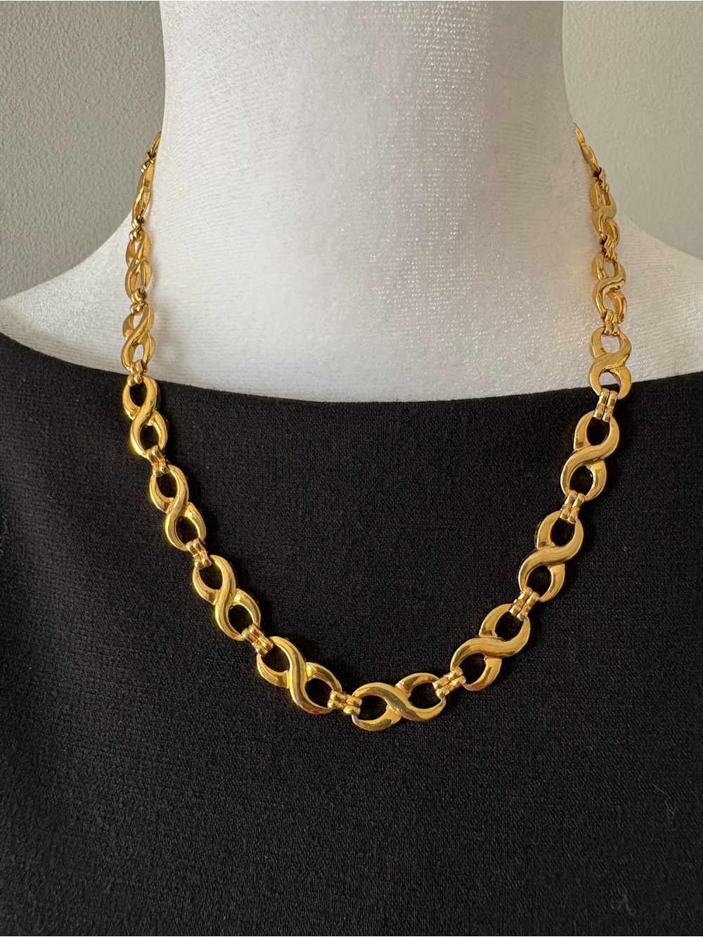 1980’s Infinity Link Choker Necklace Gold Tone 28” Heavy Bold Collar